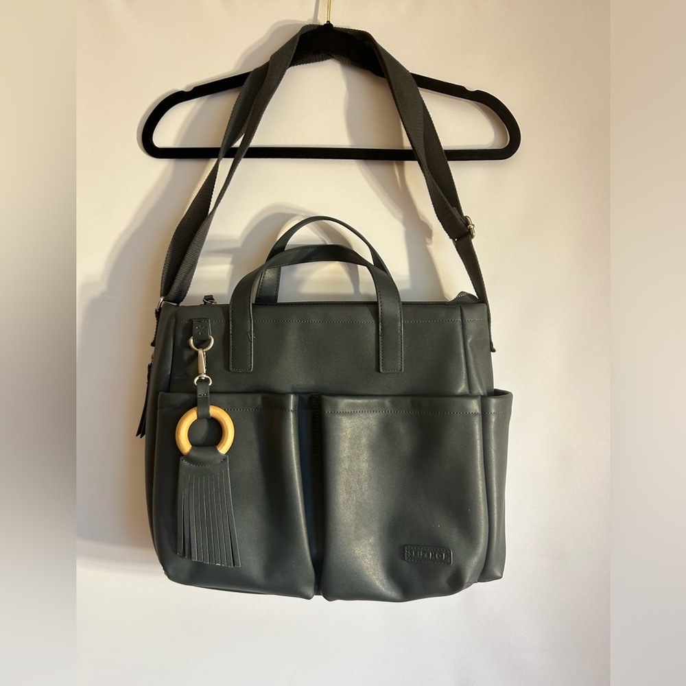 SKIP HOP GREENWICH SIMPLY CHIC DIAPER TOTE VEGAN GREY LEATHER CROSSBODY BAG
